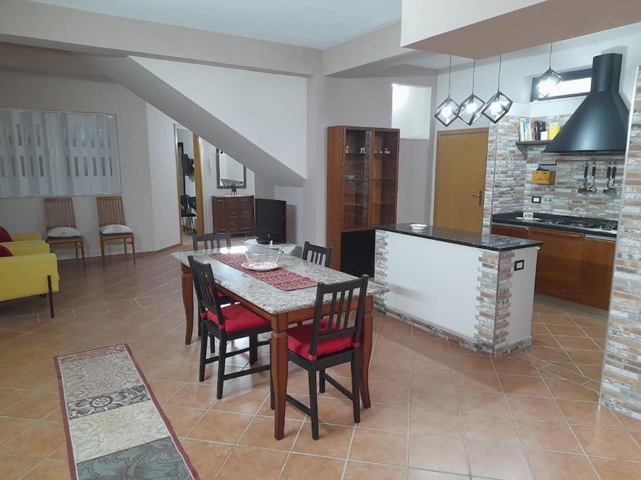 Casa Vacanze A 2 Minuti Dal Mare Авола Екстериор снимка