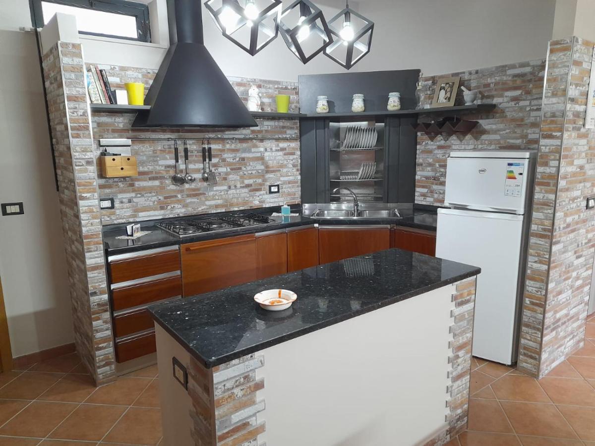 Casa Vacanze A 2 Minuti Dal Mare Авола Екстериор снимка